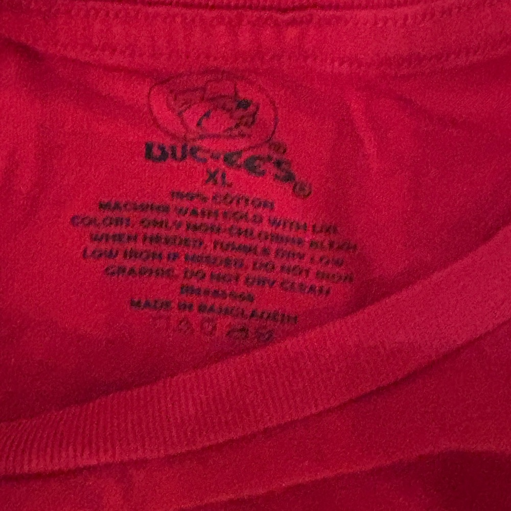 Buc-ees Red Graphic T-Shirt - Picture 2 of 3